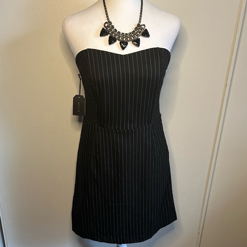 New Forever 21 Black Pinstripe Strapless Sweetheart Neckline Mini Dress